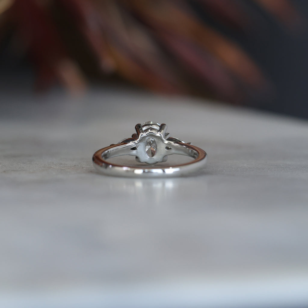 MAY TRILOGY / 0.89ct OVAL CUT LAB DIAMOND RING