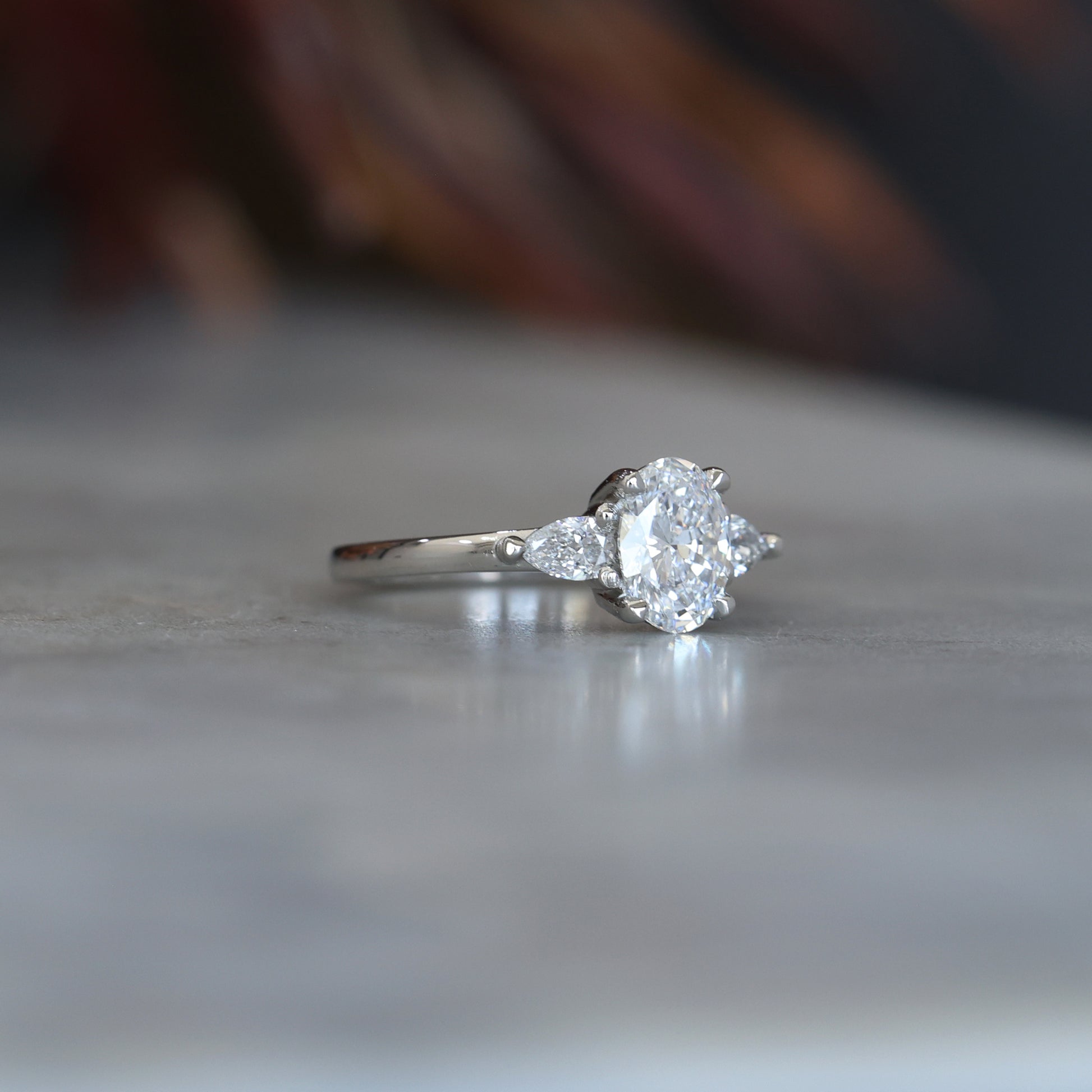 MAY TRILOGY / 0.89ct OVAL CUT LAB DIAMOND RING