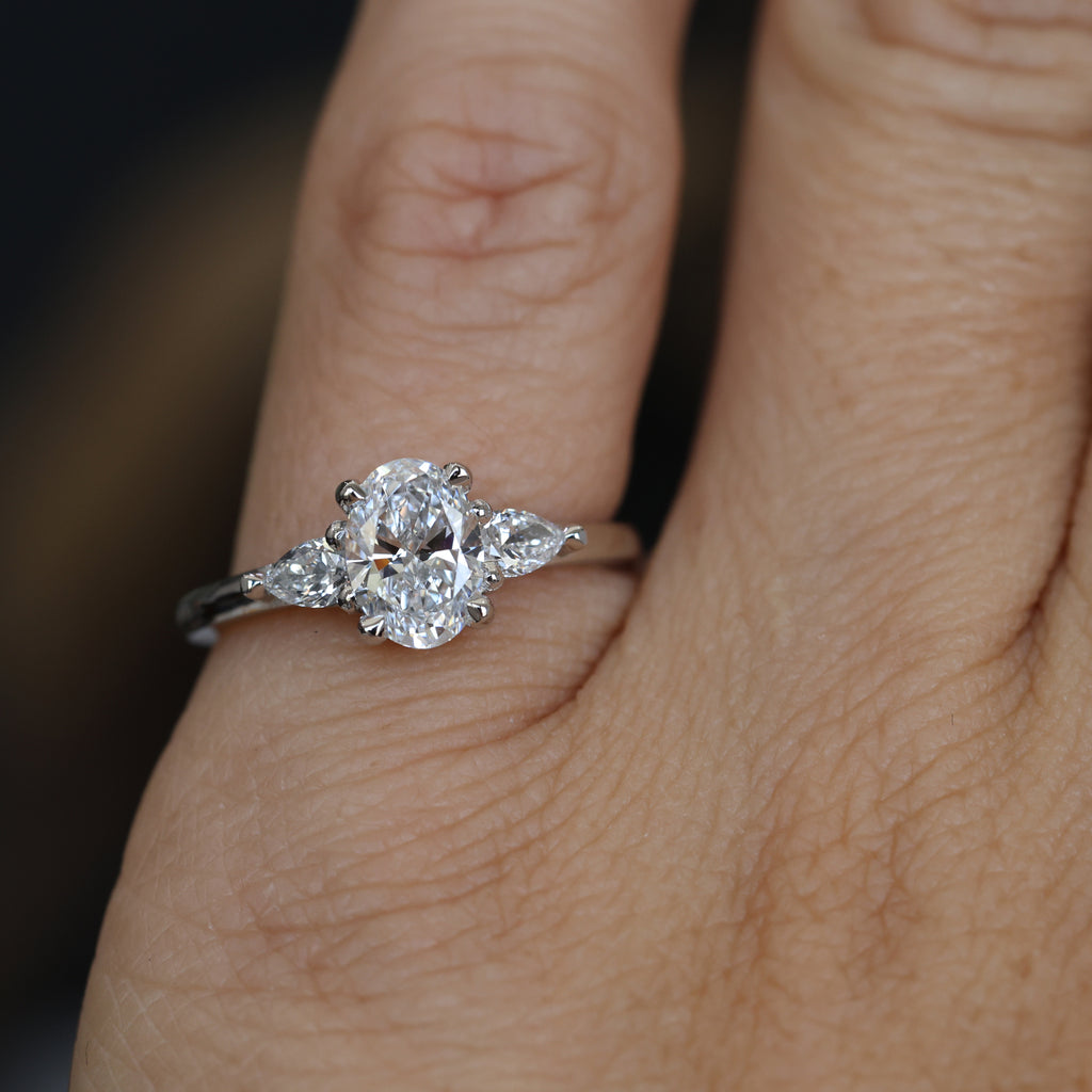 MAY TRILOGY / 0.89ct OVAL CUT LAB DIAMOND RING