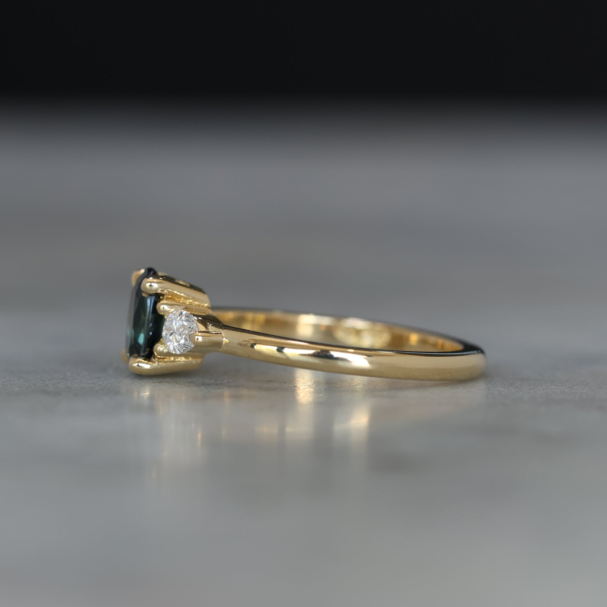 OVAL PARTI SAPPHIRE / TRILOGY RING II