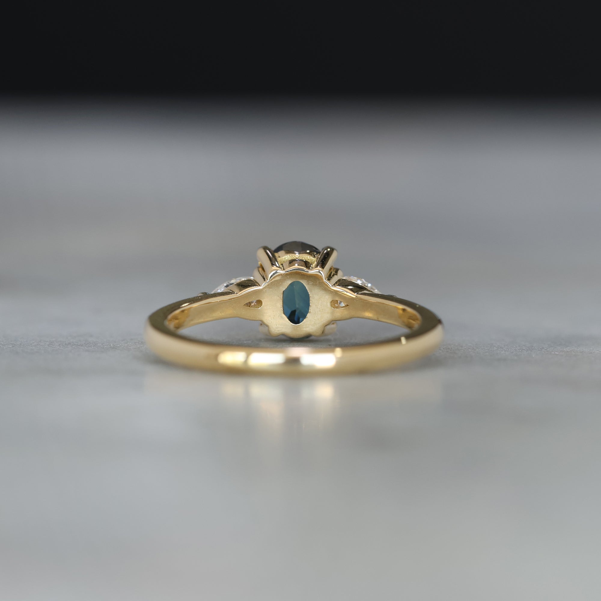 OVAL PARTI SAPPHIRE / TRILOGY RING II