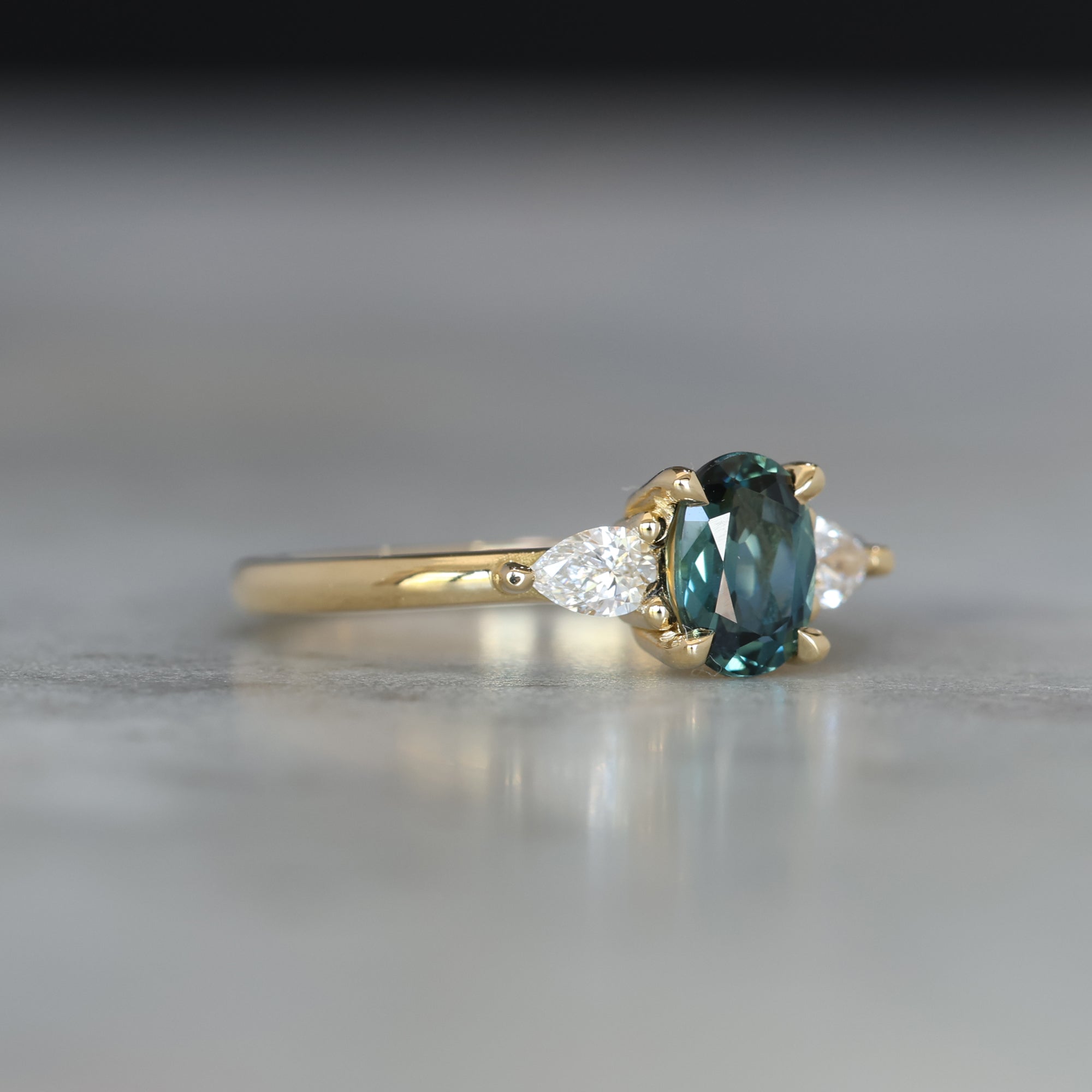 OVAL PARTI SAPPHIRE / TRILOGY RING II