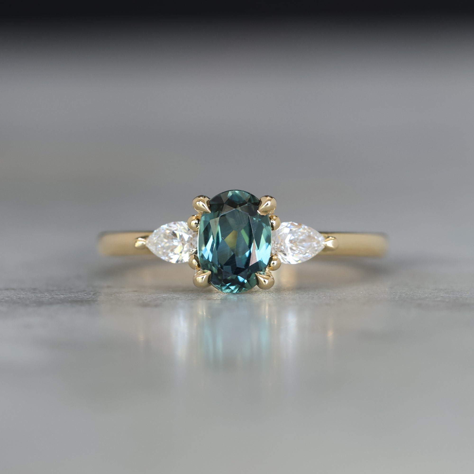 OVAL PARTI SAPPHIRE / TRILOGY RING II