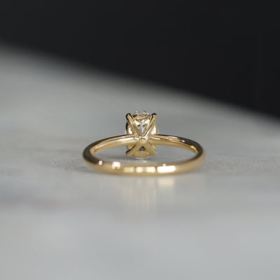 OVAL CUT / LAB DIAMOND SOLITAIRE II