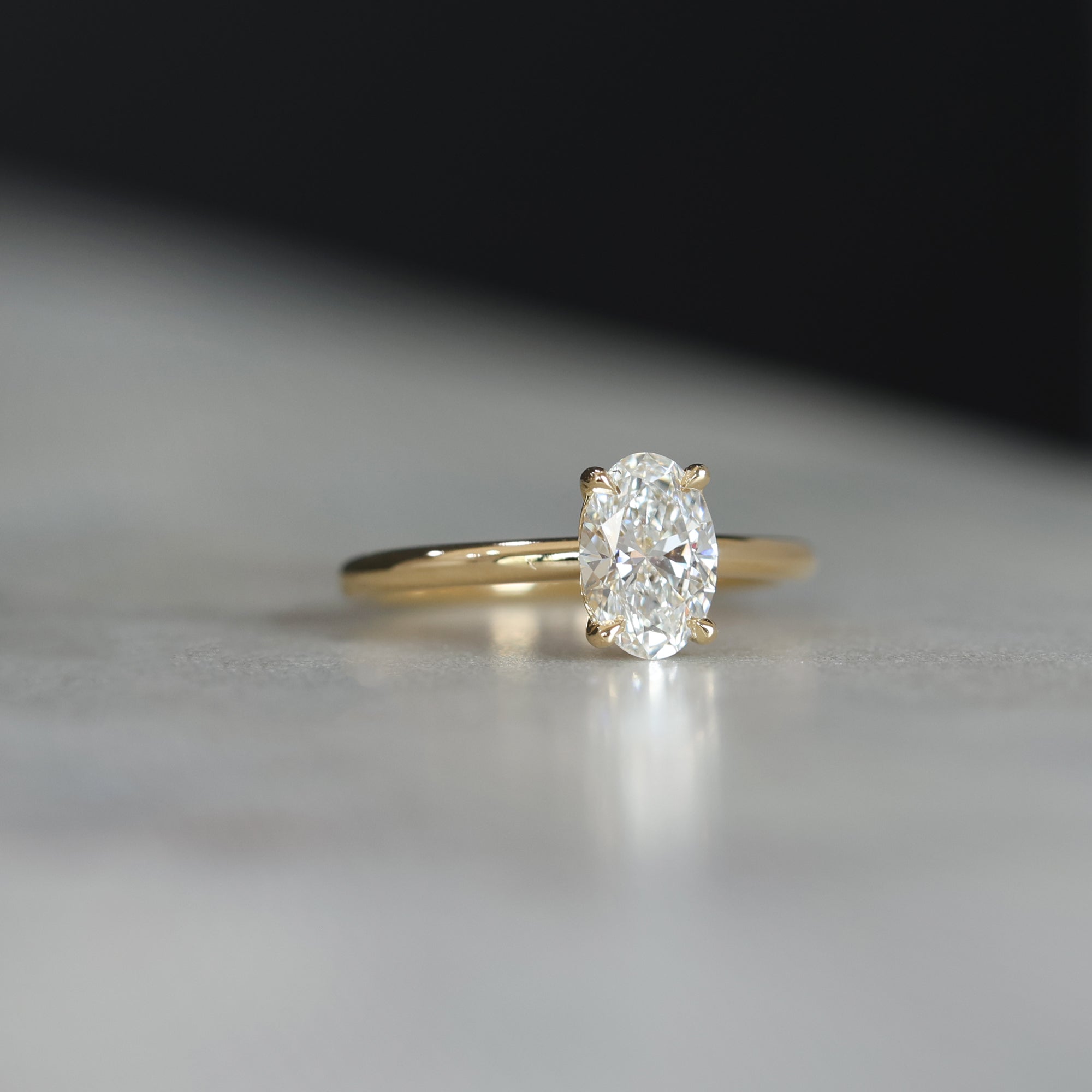 OVAL CUT / LAB DIAMOND SOLITAIRE II