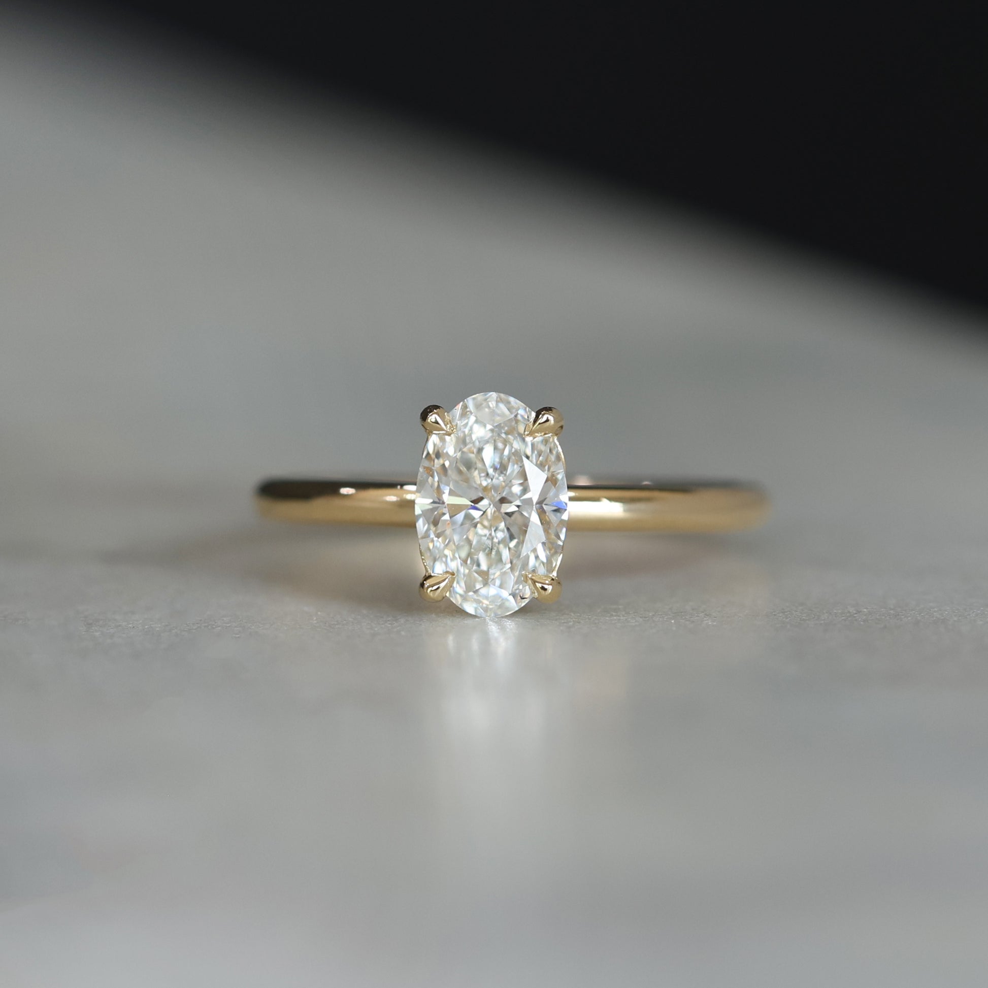 OVAL CUT / LAB DIAMOND SOLITAIRE II