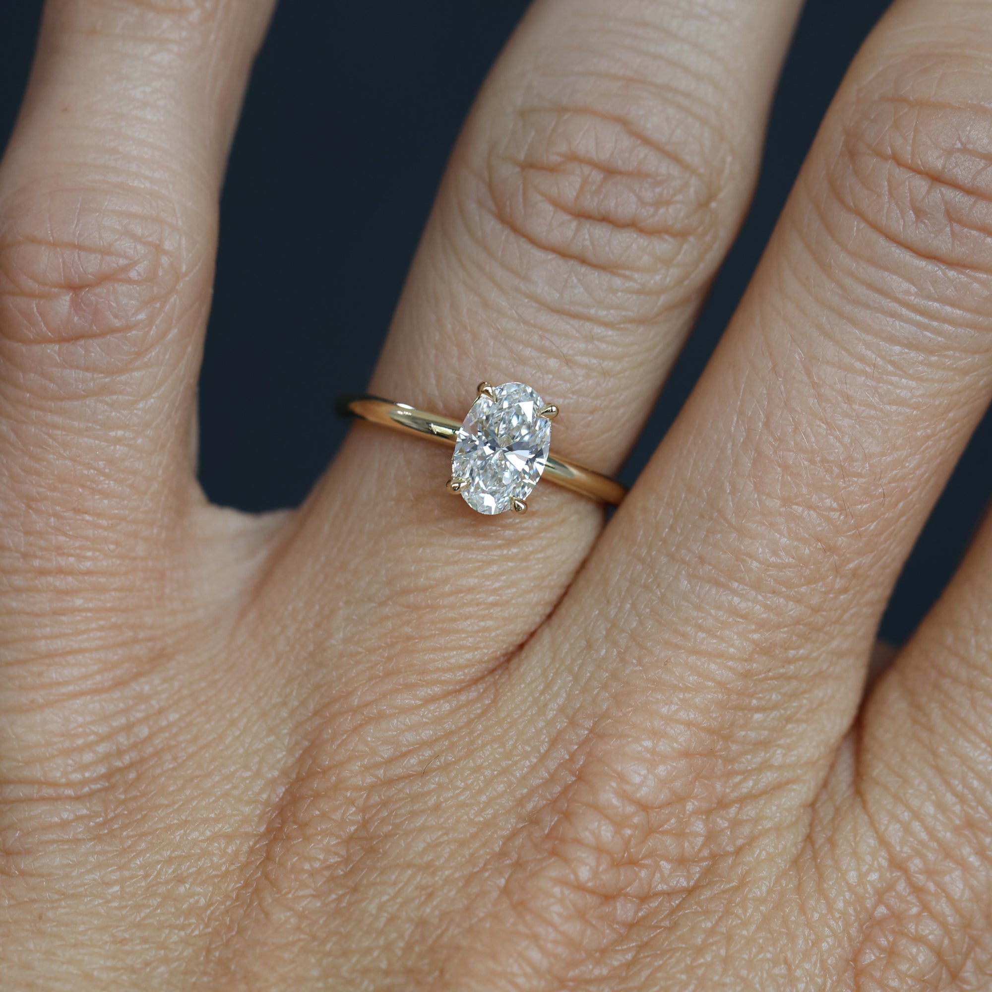 OVAL CUT / LAB DIAMOND SOLITAIRE II