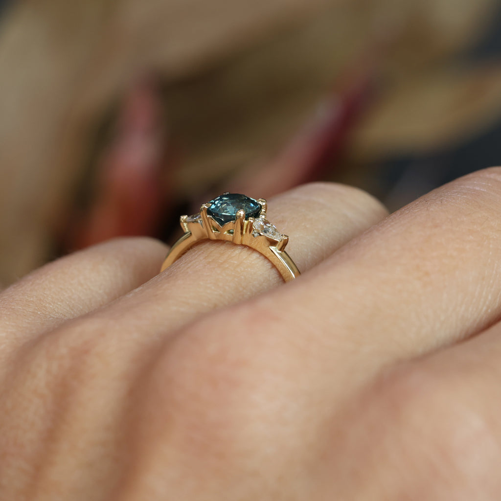 MAY TRILOGY / 1.17CT ROUND MADAGASCAN SAPPHIRE RING