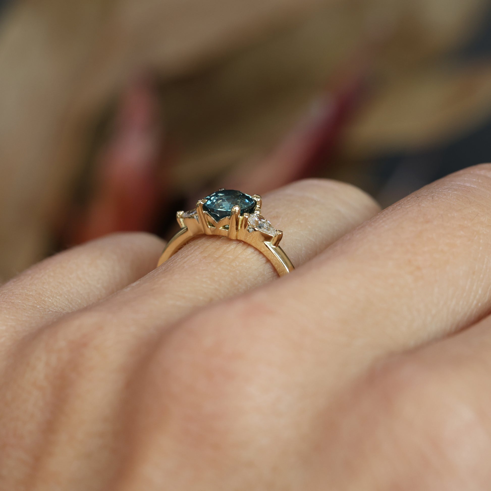 MAY TRILOGY / 1.17CT ROUND MADAGASCAN SAPPHIRE RING