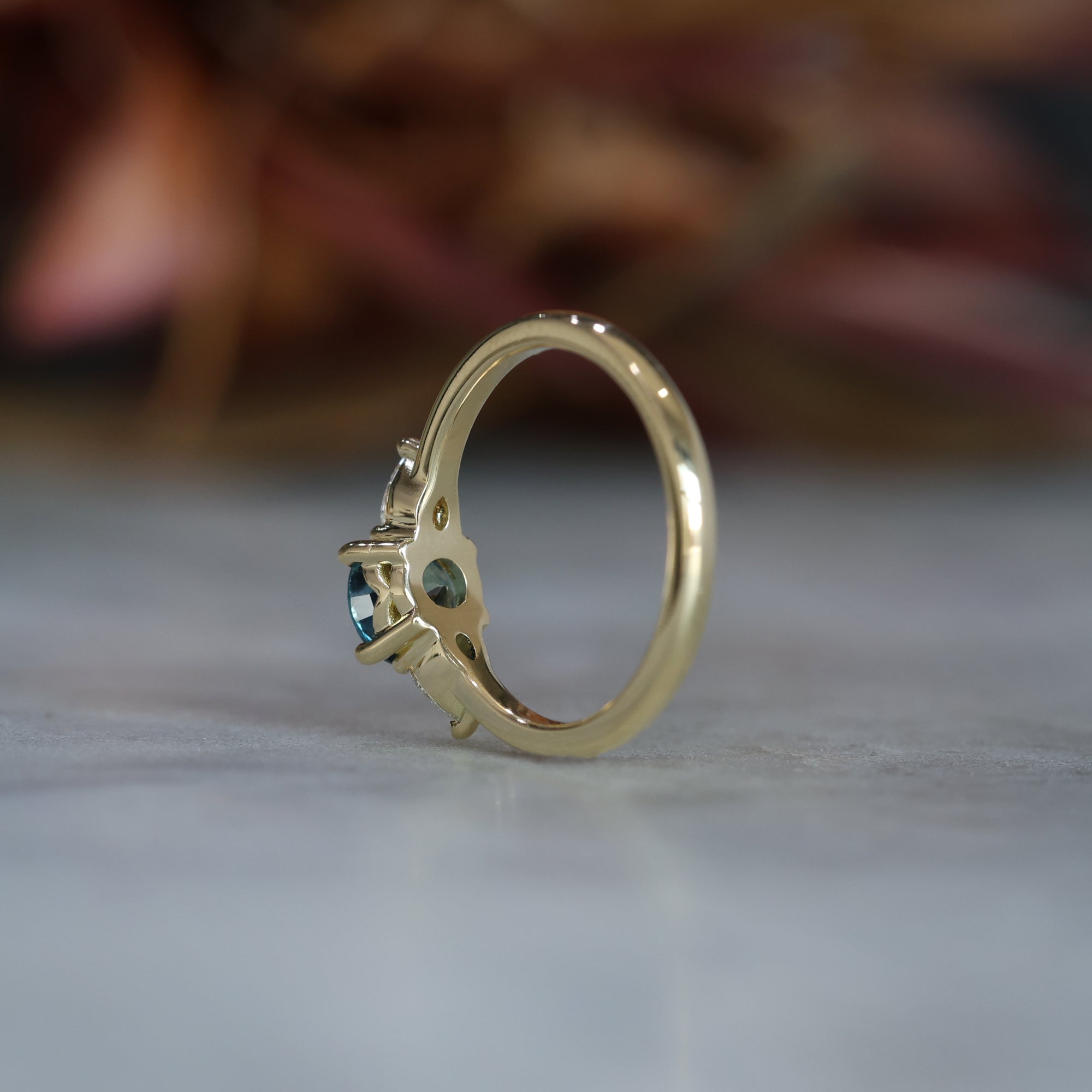 MAY TRILOGY / 1.17CT ROUND MADAGASCAN SAPPHIRE RING