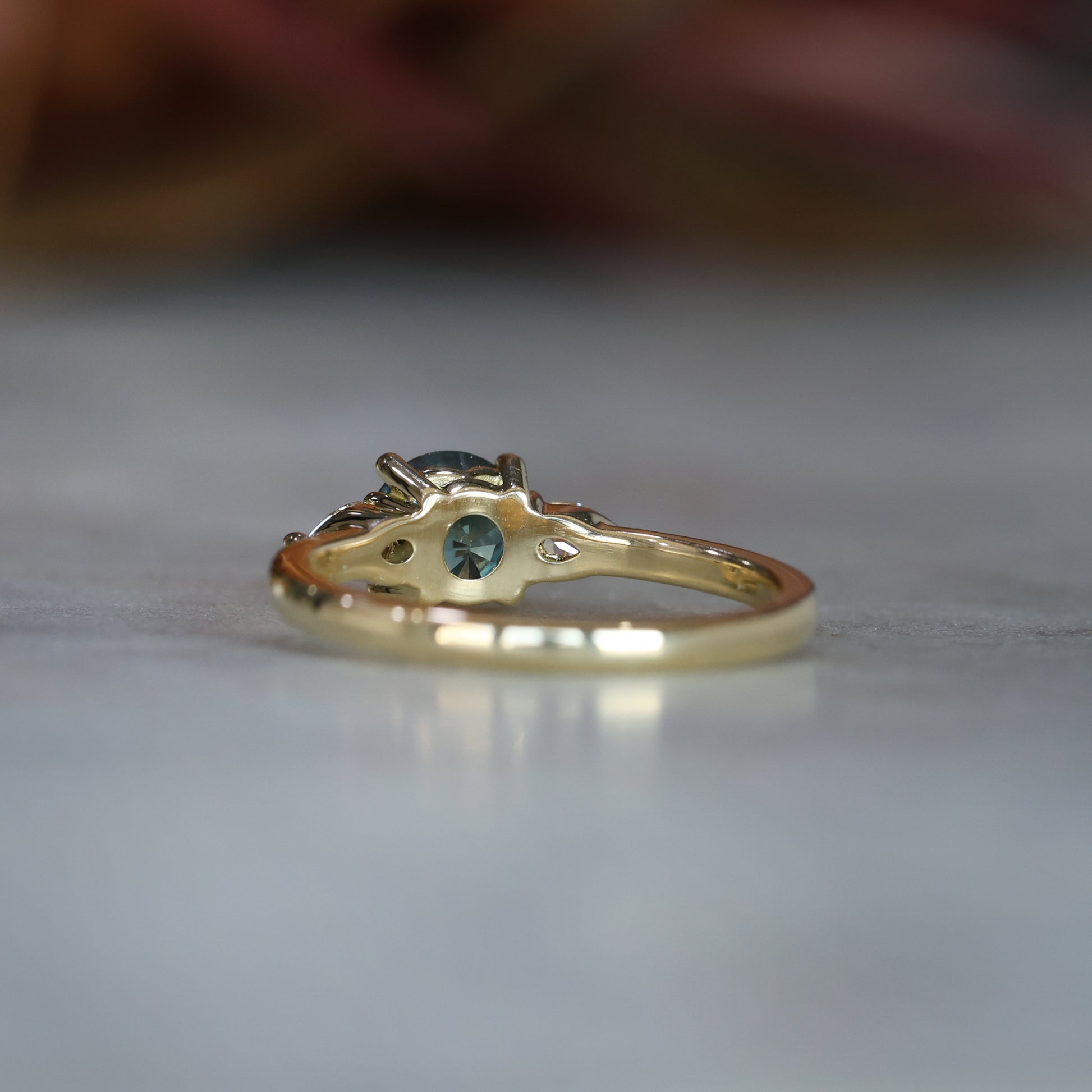 MAY TRILOGY / 1.17CT ROUND MADAGASCAN SAPPHIRE RING