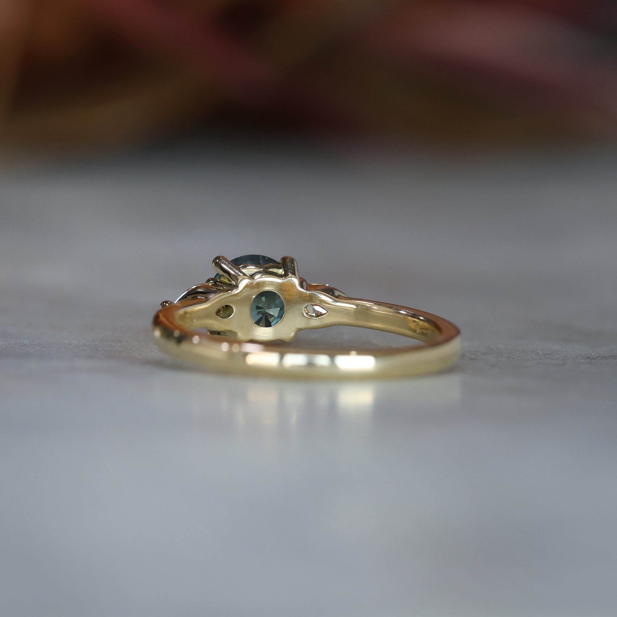 MAY TRILOGY / 1.17CT ROUND MADAGASCAN SAPPHIRE RING