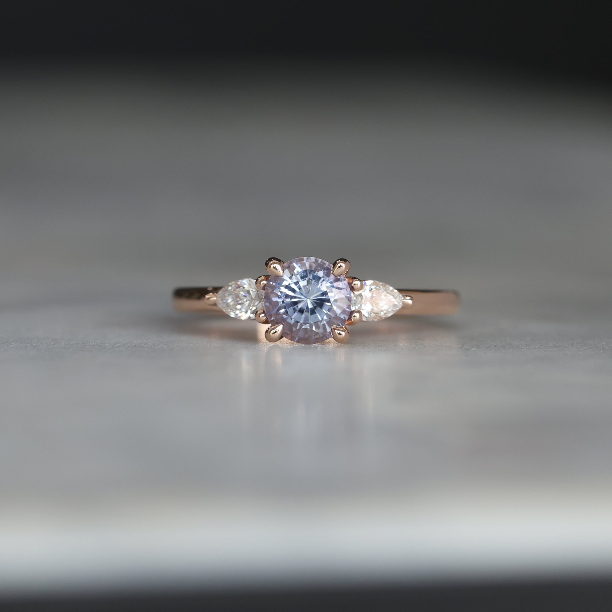 ROUND LILAC SAPPHIRE / TRILOGY RING
