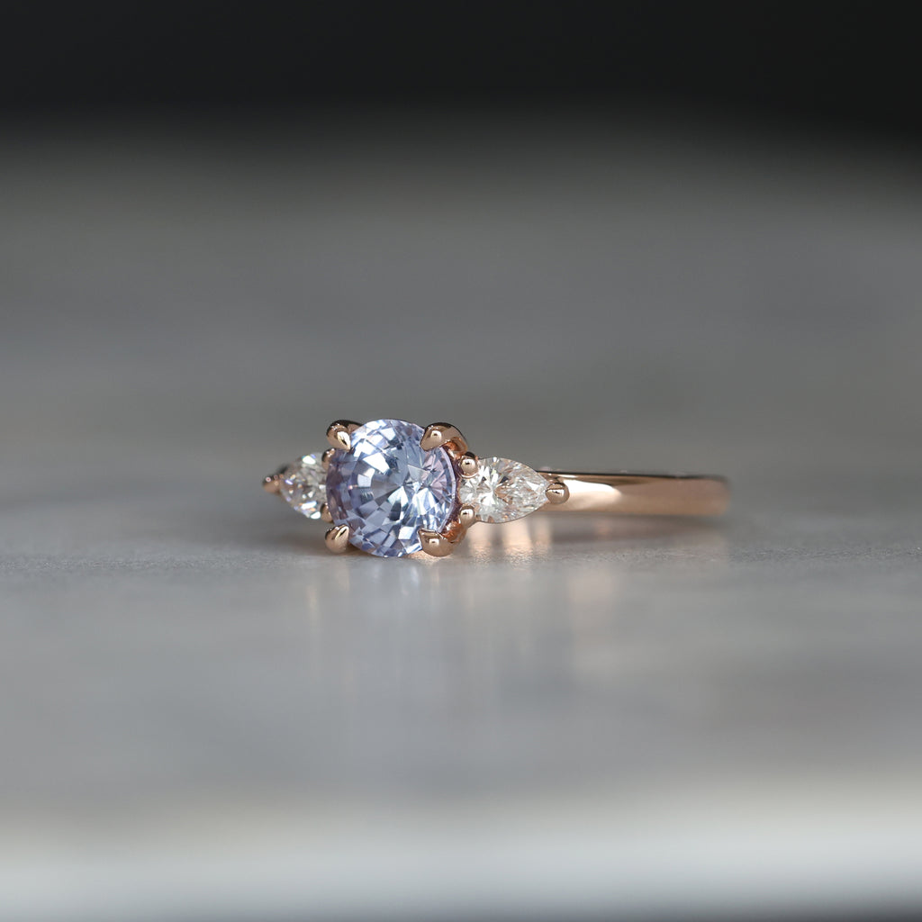 ROUND LILAC SAPPHIRE / TRILOGY RING