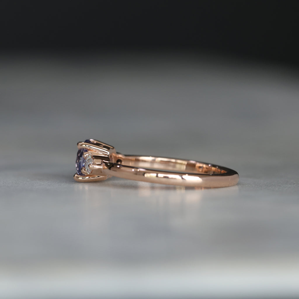 ROUND LILAC SAPPHIRE / TRILOGY RING