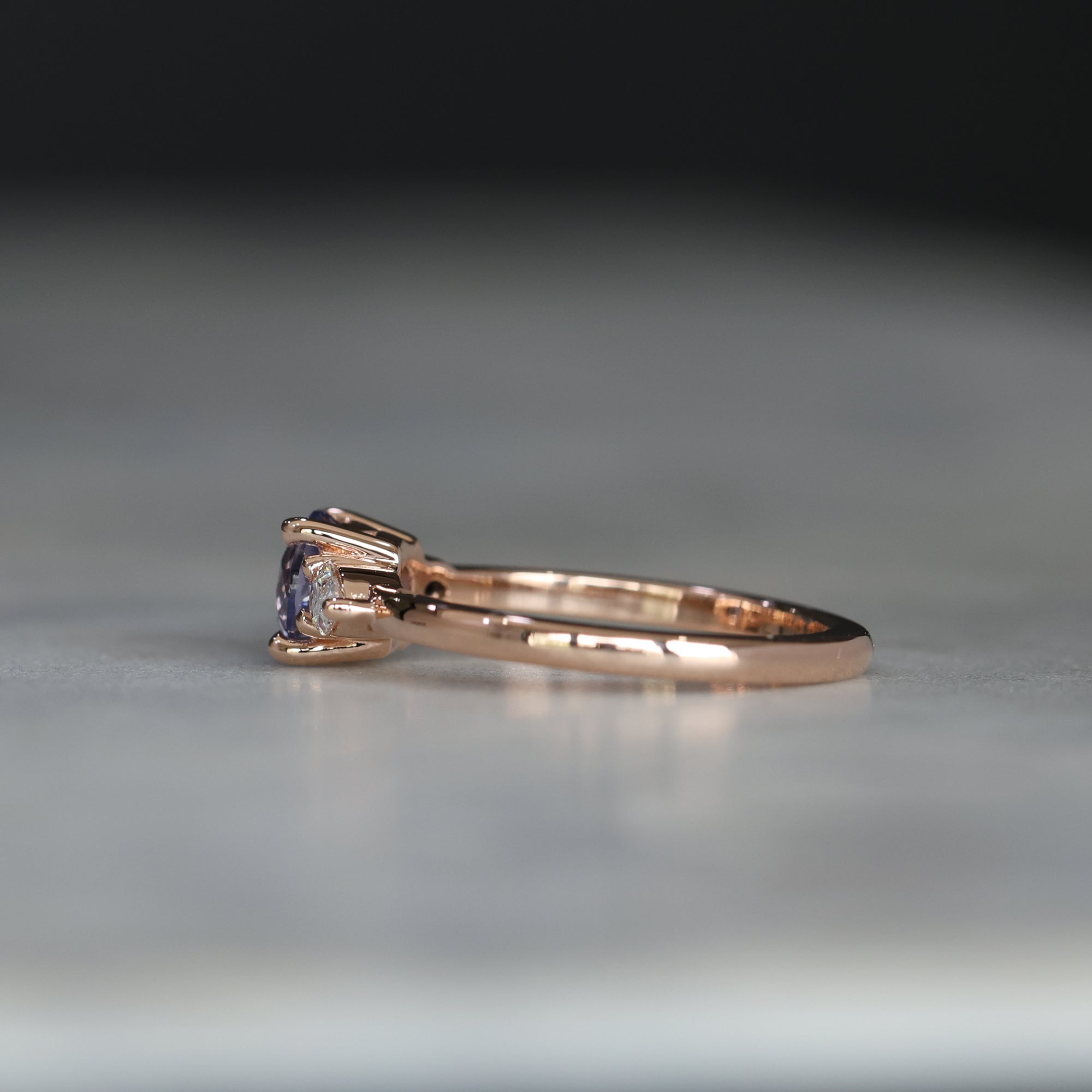 ROUND LILAC SAPPHIRE / TRILOGY RING