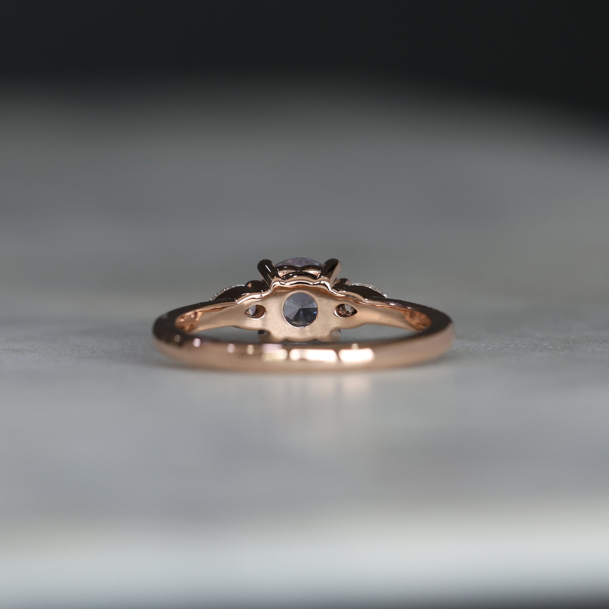 ROUND LILAC SAPPHIRE / TRILOGY RING