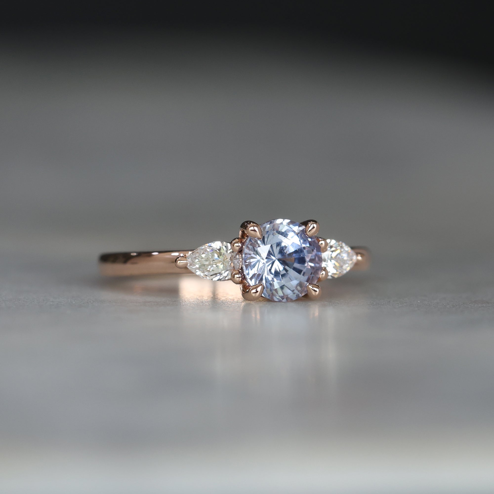 ROUND LILAC SAPPHIRE / TRILOGY RING