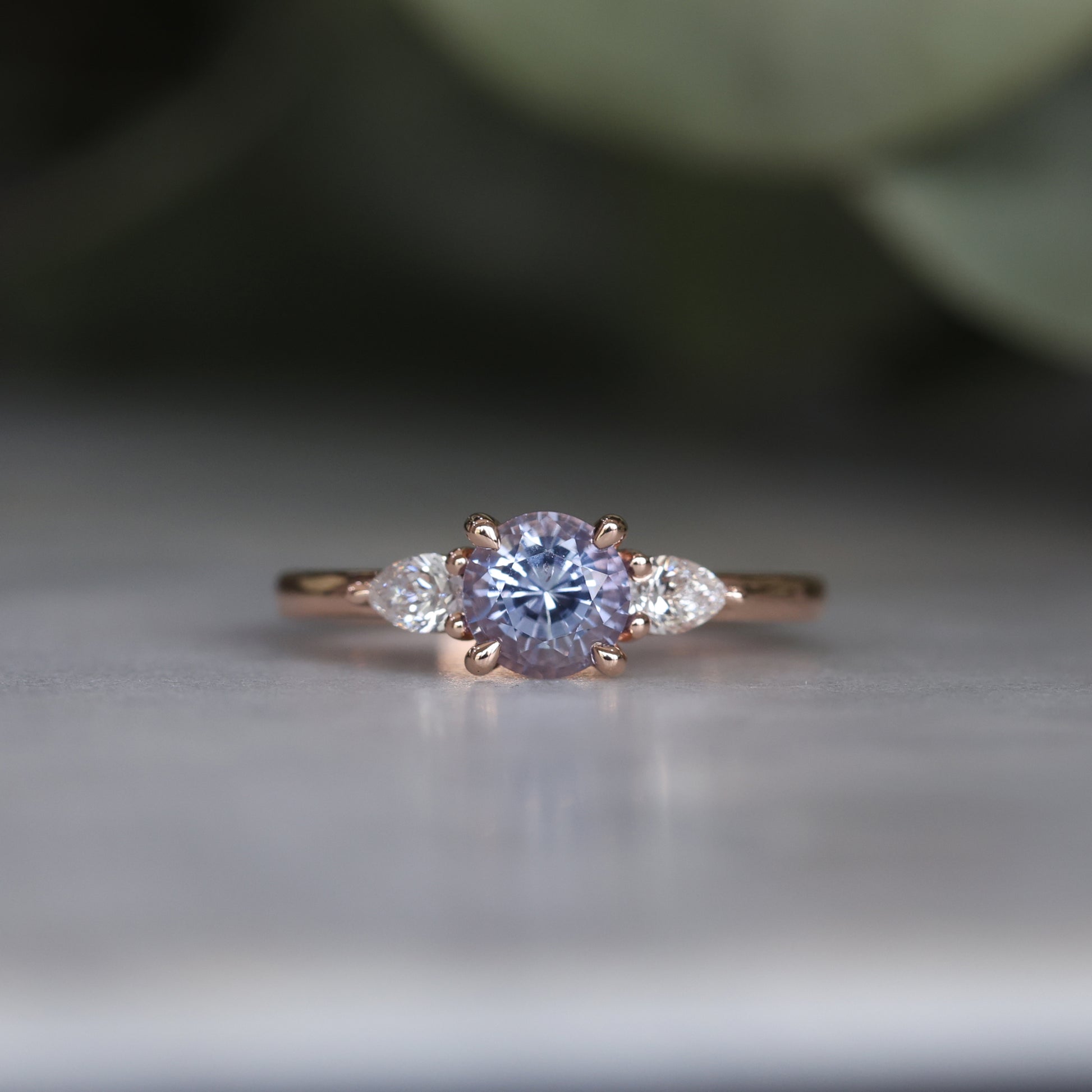 ROUND LILAC SAPPHIRE / TRILOGY RING