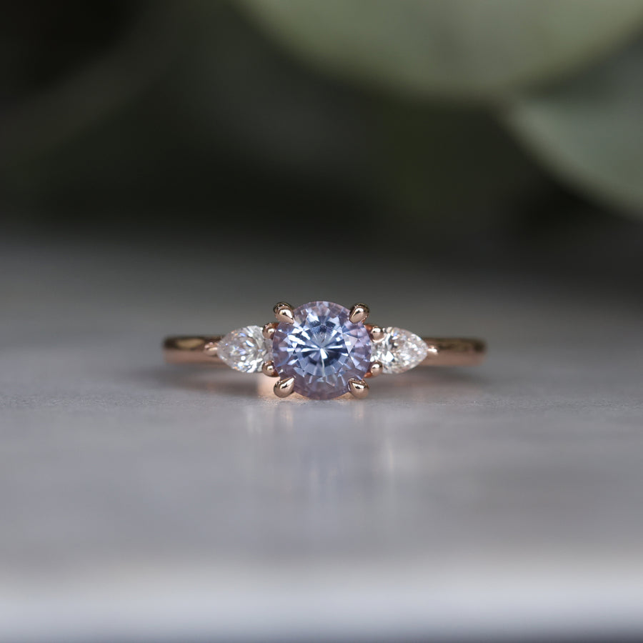 ROUND LILAC SAPPHIRE / TRILOGY RING
