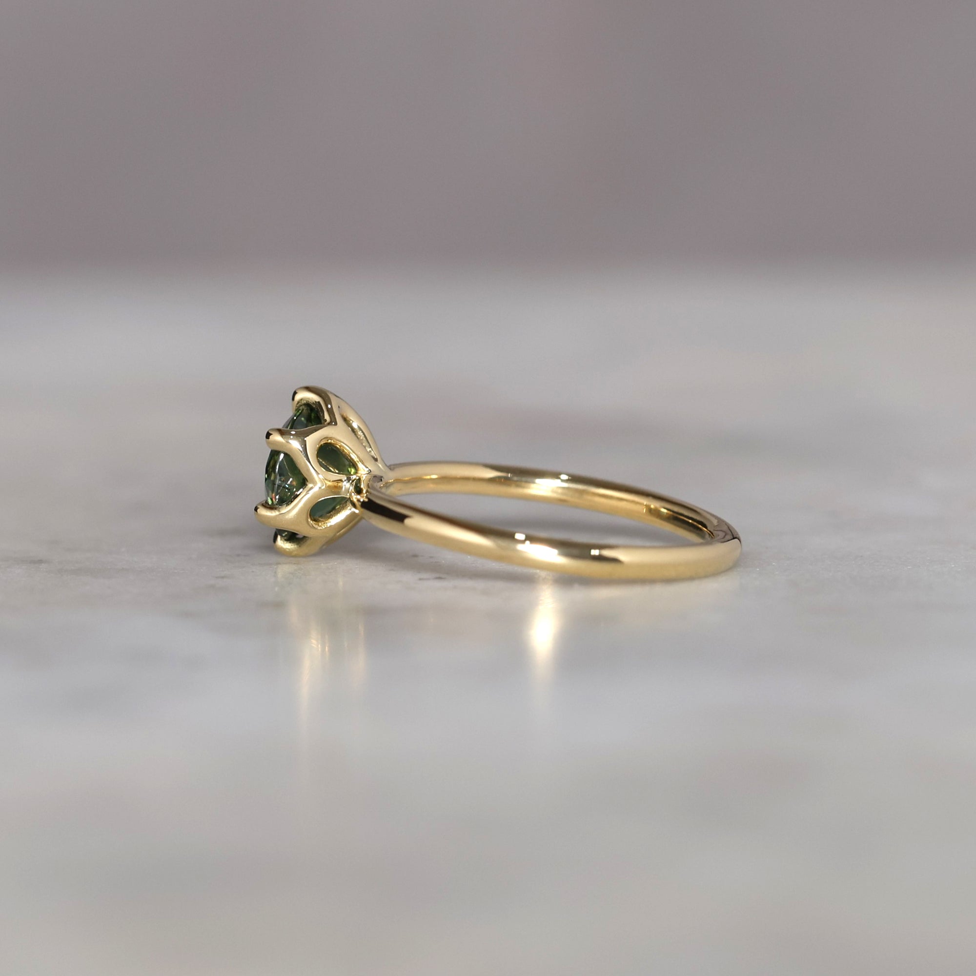 ROUND PARTI SAPPHIRE / LOTUS RING