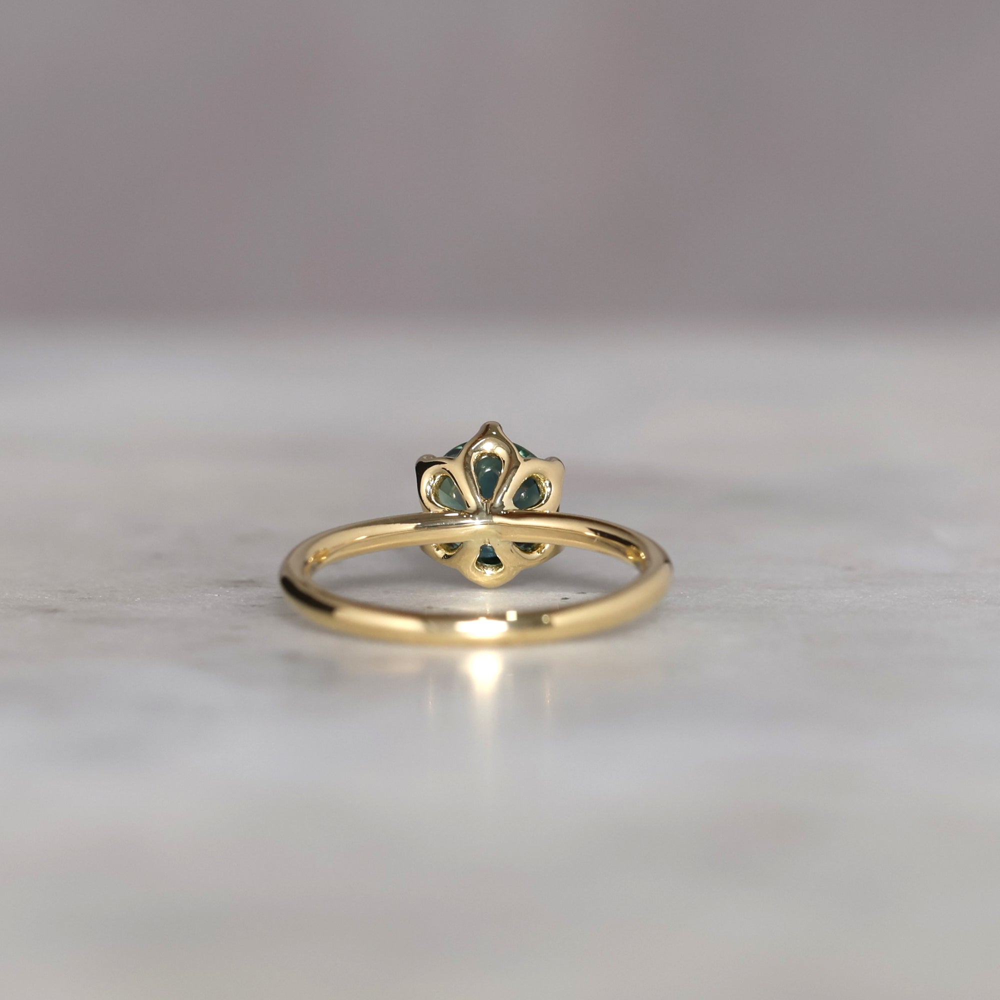 ROUND PARTI SAPPHIRE / LOTUS RING