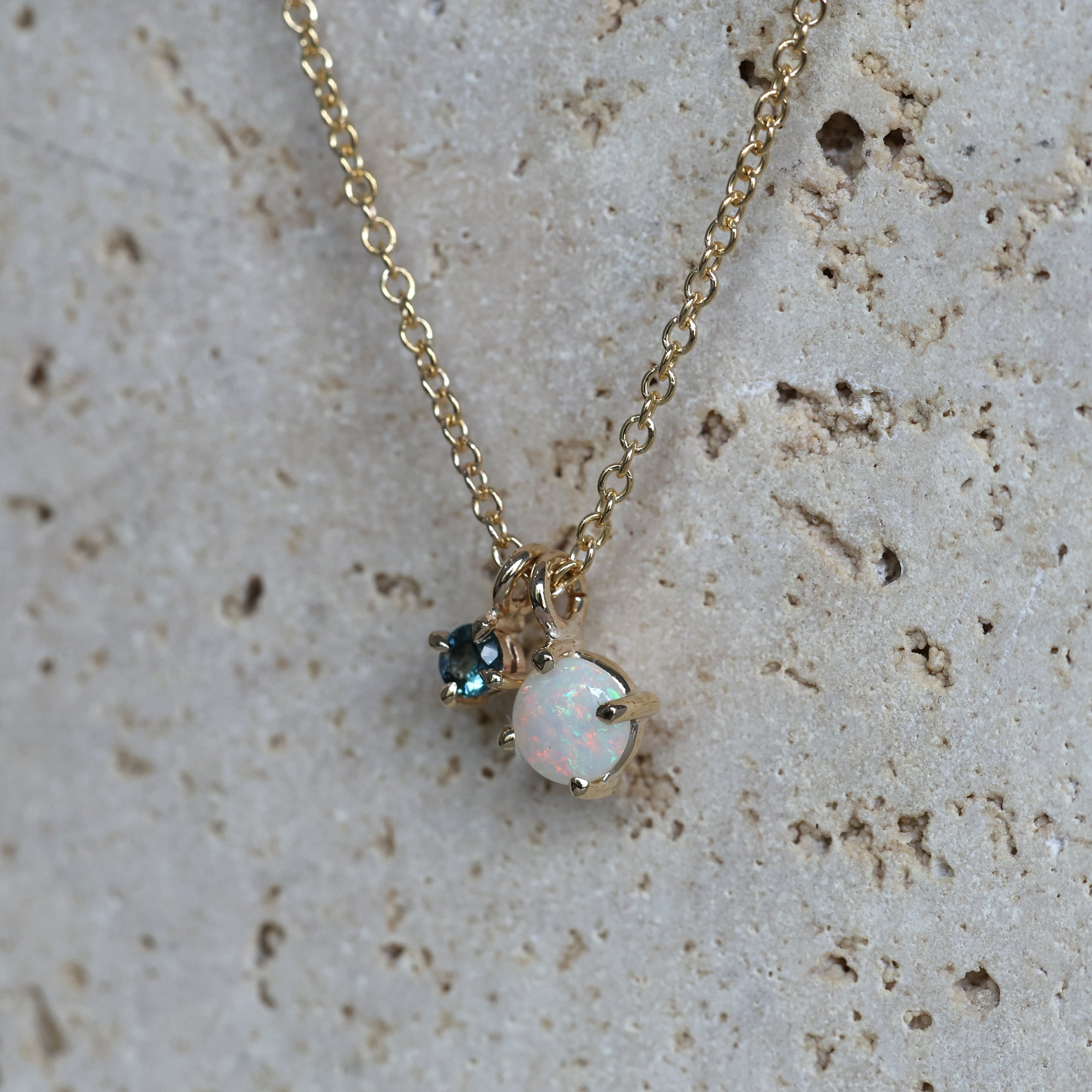 ROUND OPAL & SAPPHIRE / NECKLACE II