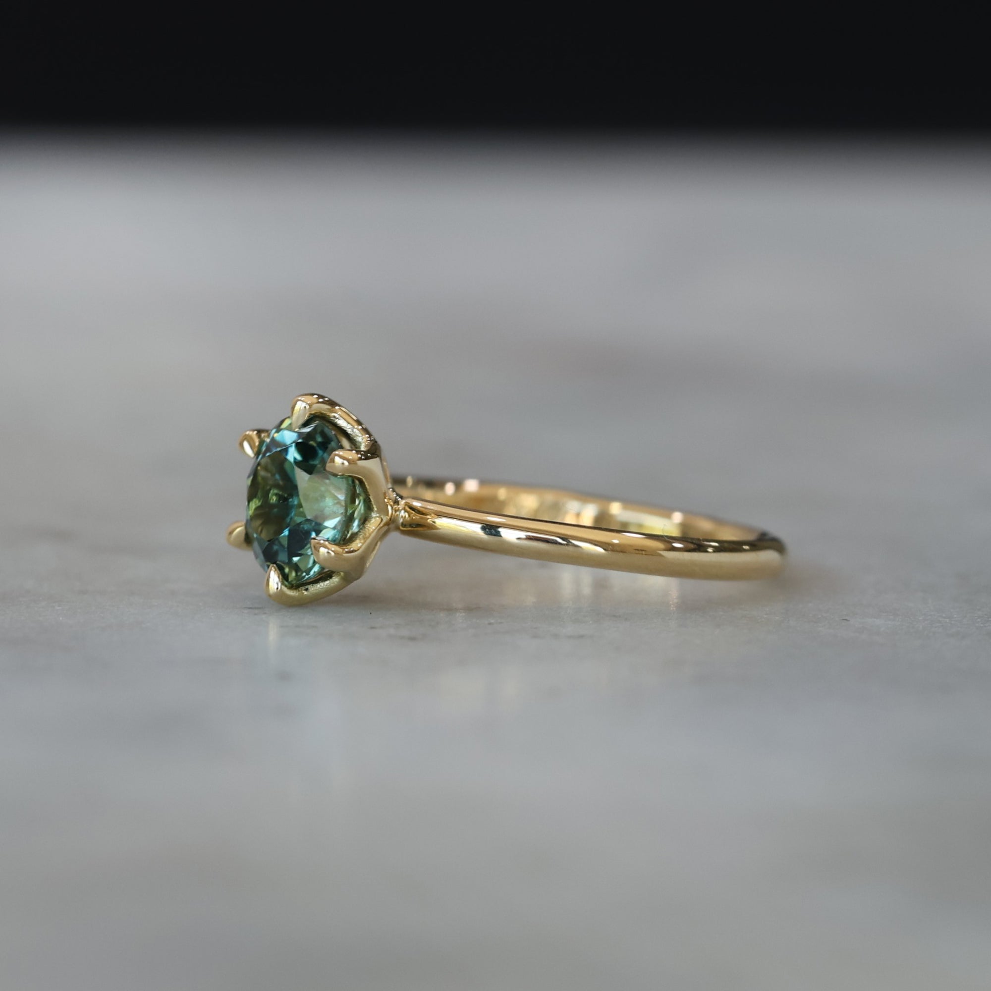 ROUND PARTI SAPPHIRE / LOTUS RING