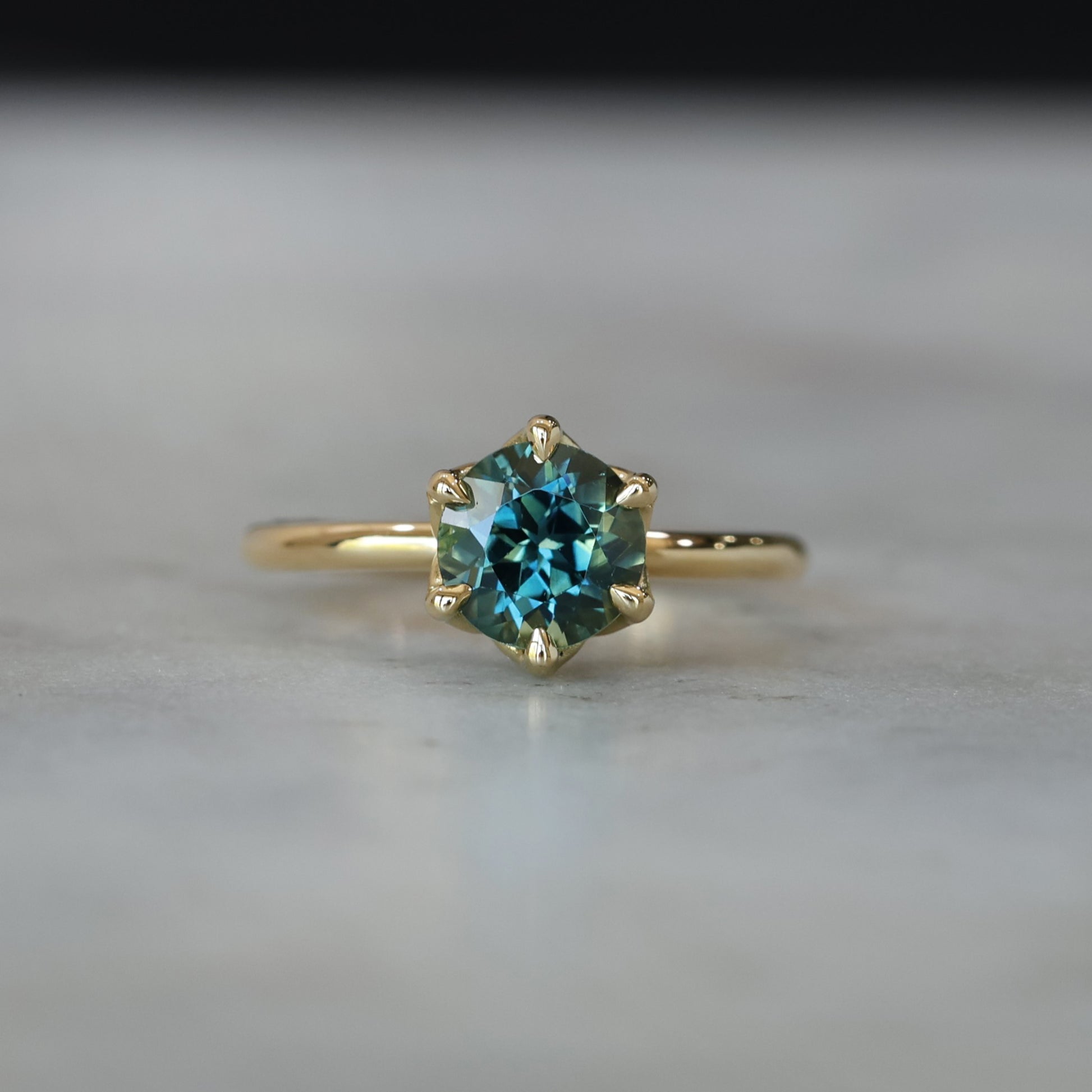 ROUND PARTI SAPPHIRE / LOTUS RING