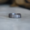 TANTALUM BEVELLED EDGE / TEXTURED WEDDING BAND