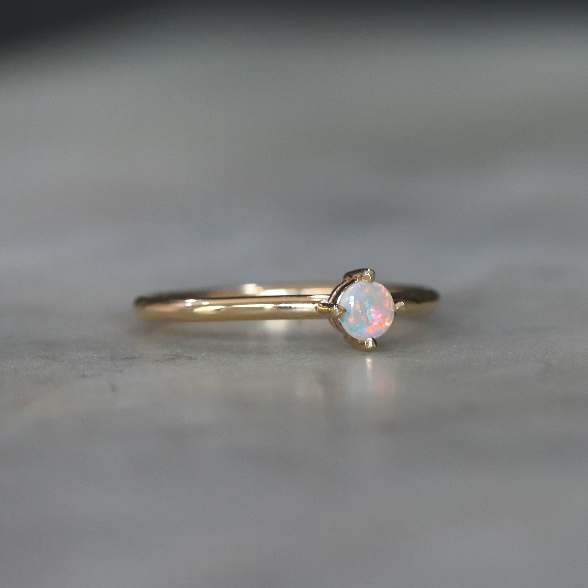MINI ROUND OPAL / COMPASS RING