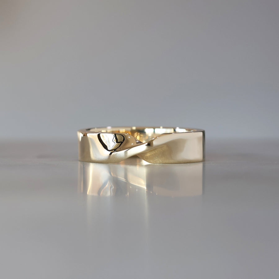 MOBIUS TWIST / WEDDING BAND