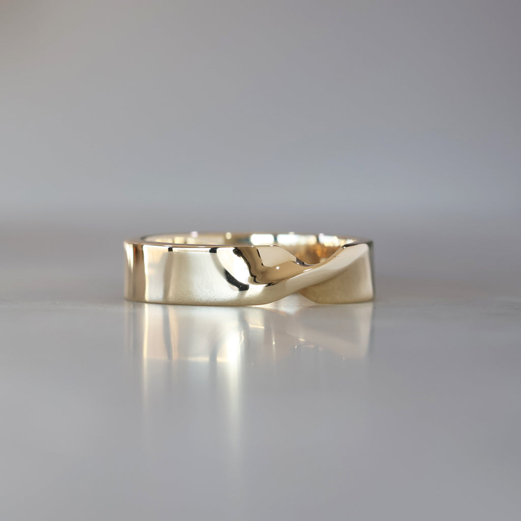 MOBIUS TWIST / WEDDING BAND