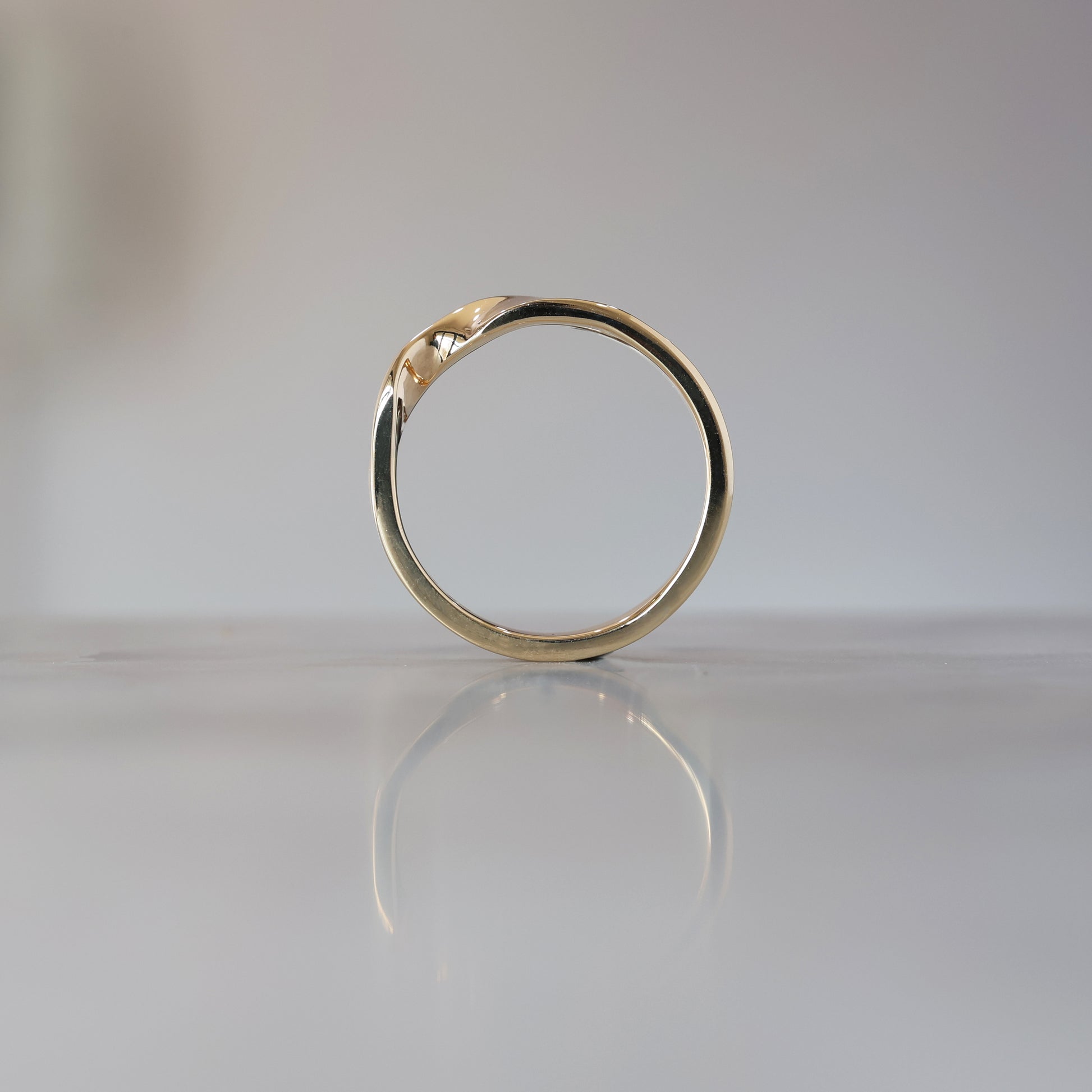 MOBIUS TWIST / WEDDING BAND