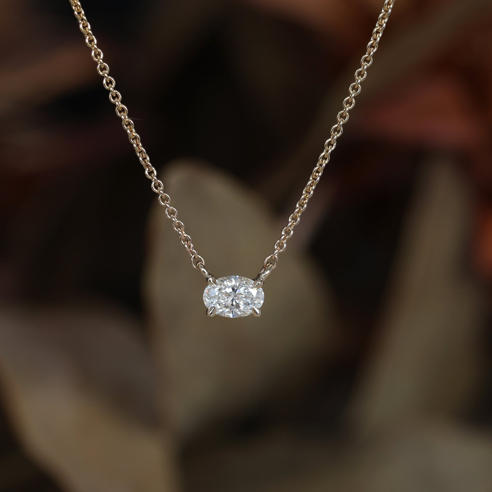 OVAL / DIAMOND NECKLACE