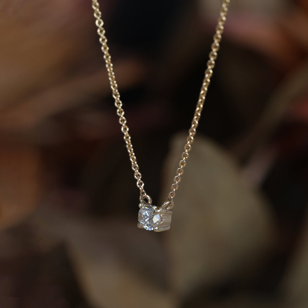 OVAL / DIAMOND NECKLACE