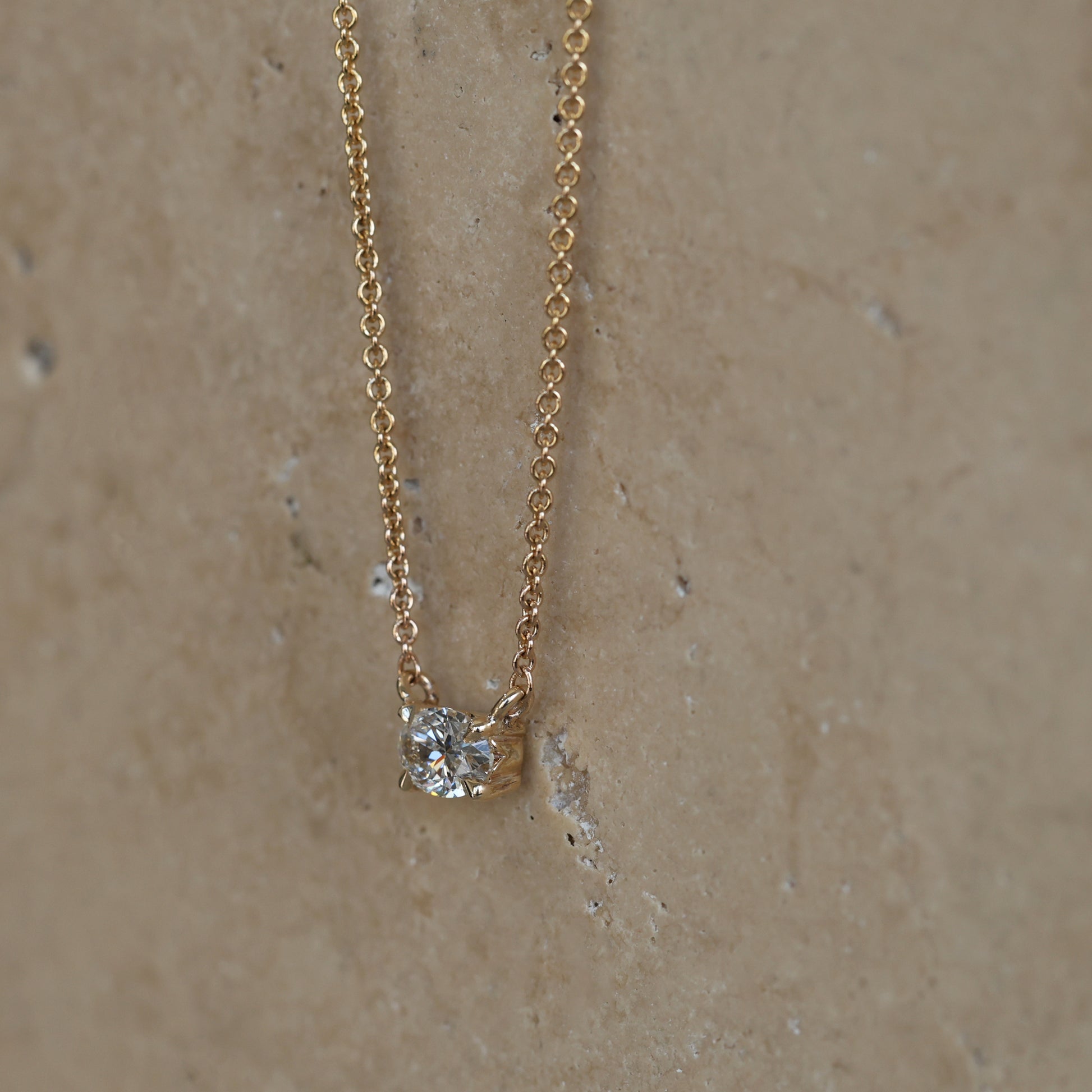 OVAL / DIAMOND NECKLACE