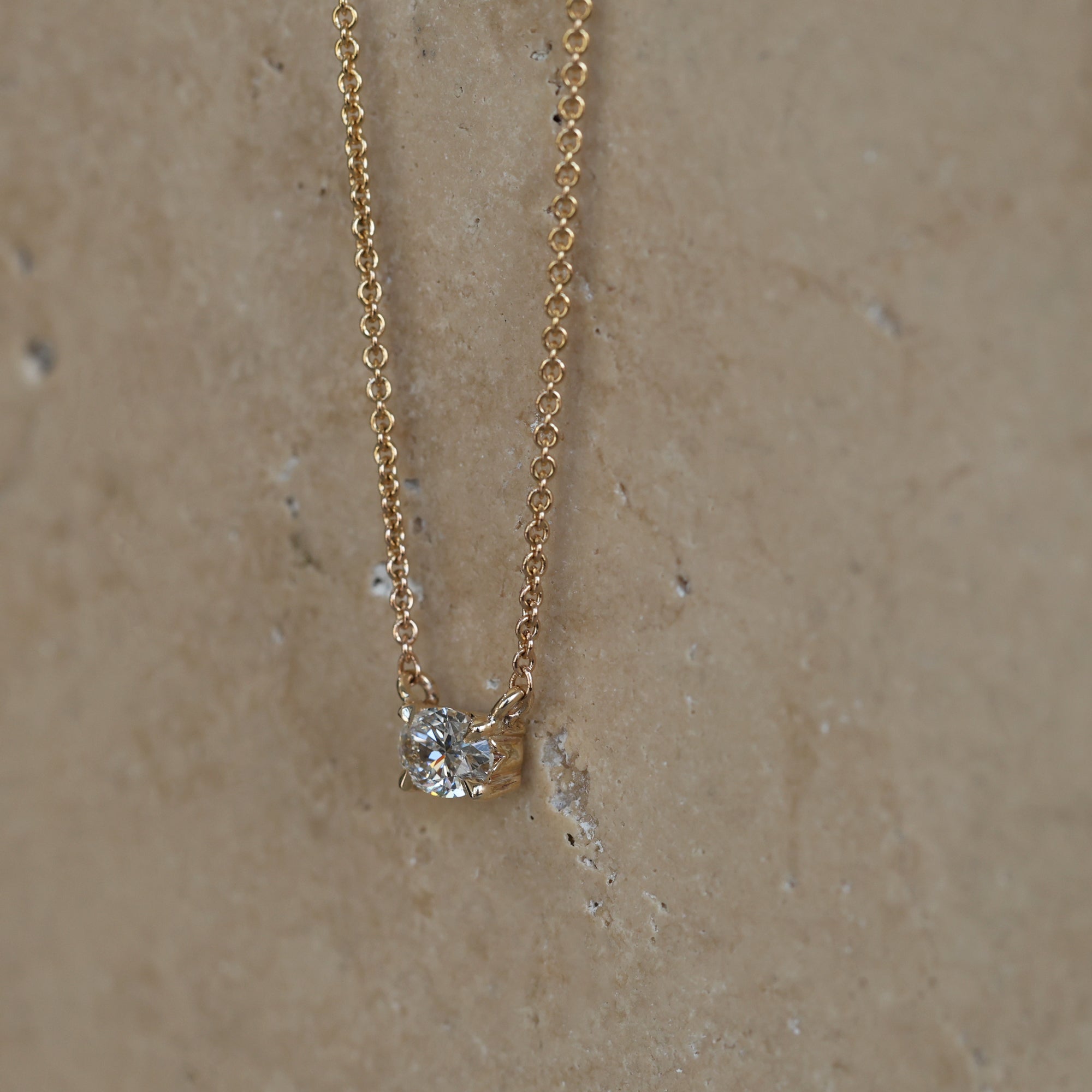 OVAL / DIAMOND NECKLACE