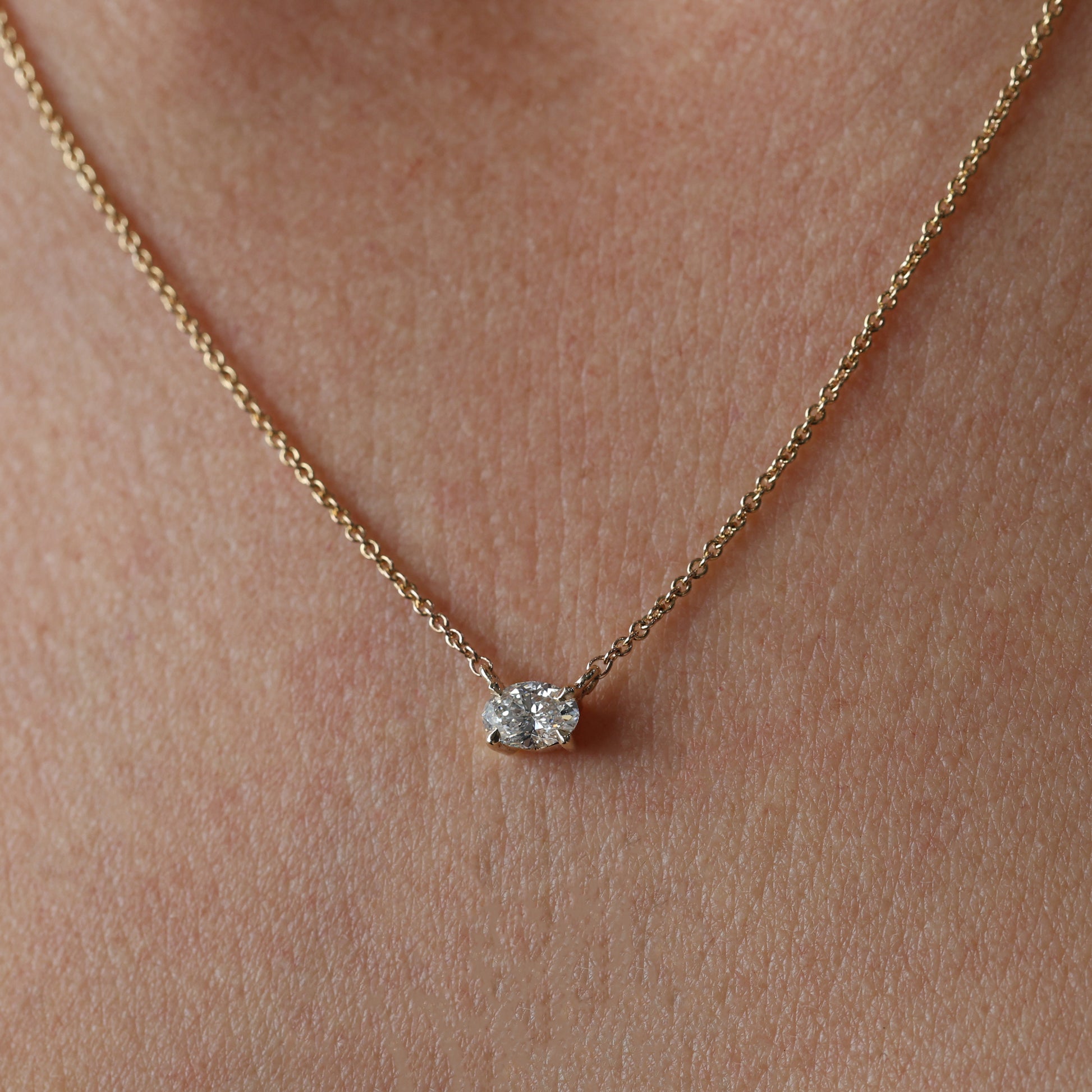 OVAL / DIAMOND NECKLACE
