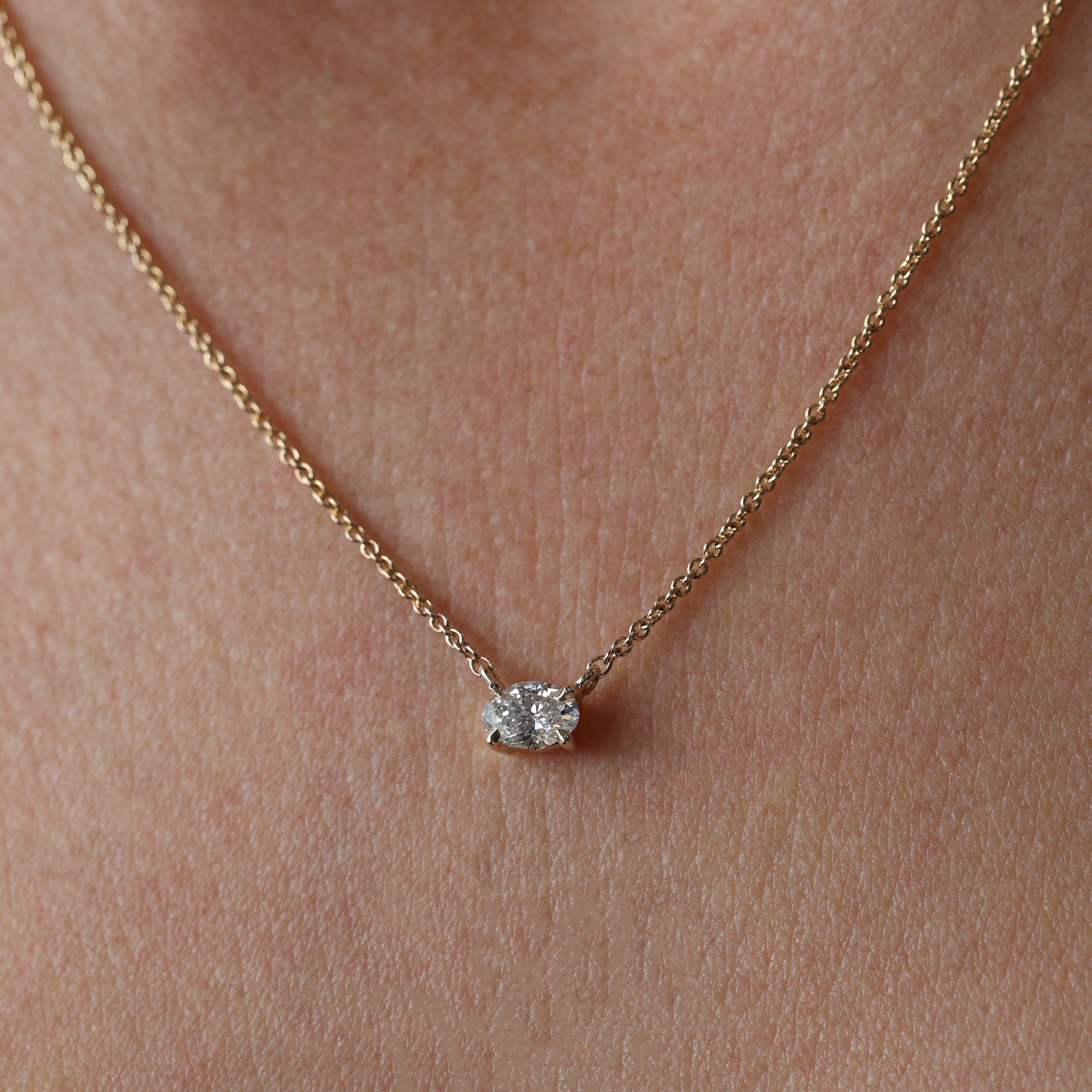 OVAL / DIAMOND NECKLACE