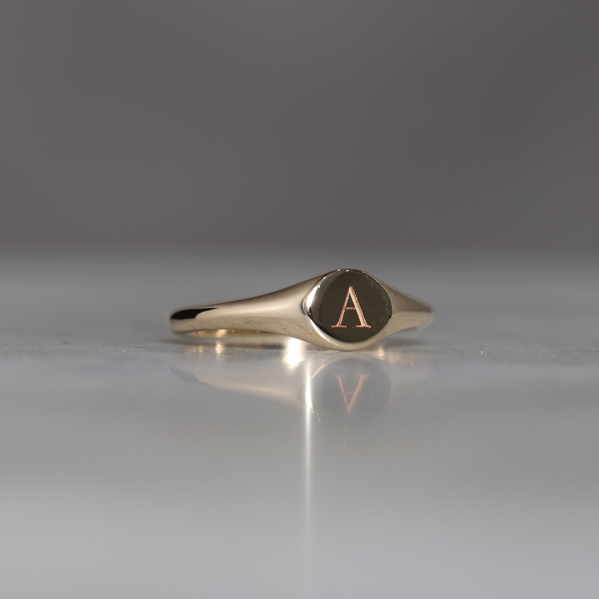 LETTER | ROUND SIGNET RING