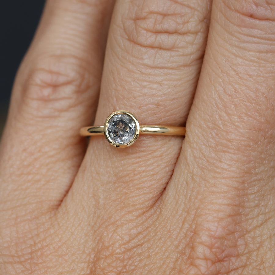 BEZEL / SALT & PEPPER DIAMOND RING