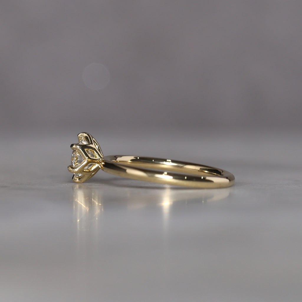 WHITE DIAMOND / LOTUS SOLITAIRE RING