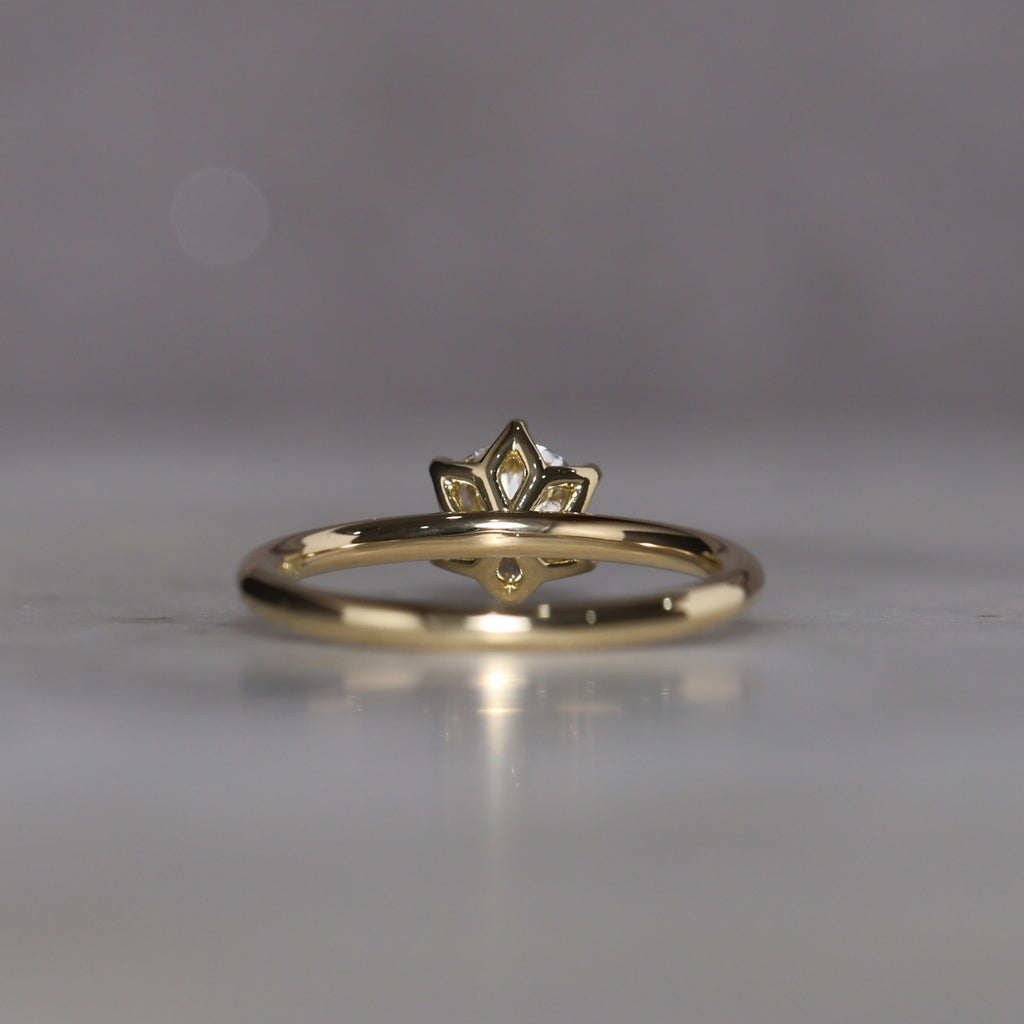 WHITE DIAMOND / LOTUS SOLITAIRE RING