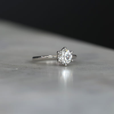 ROUND WHITE DIAMOND / LOTUS SOLITAIRE V