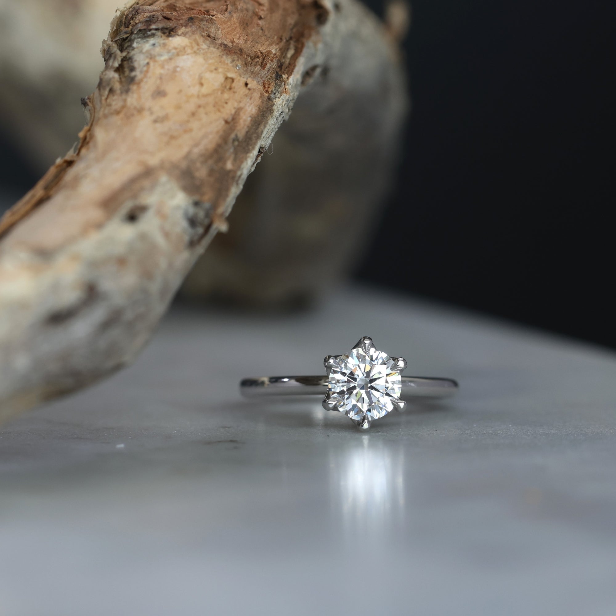 ROUND WHITE DIAMOND / LOTUS SOLITAIRE V