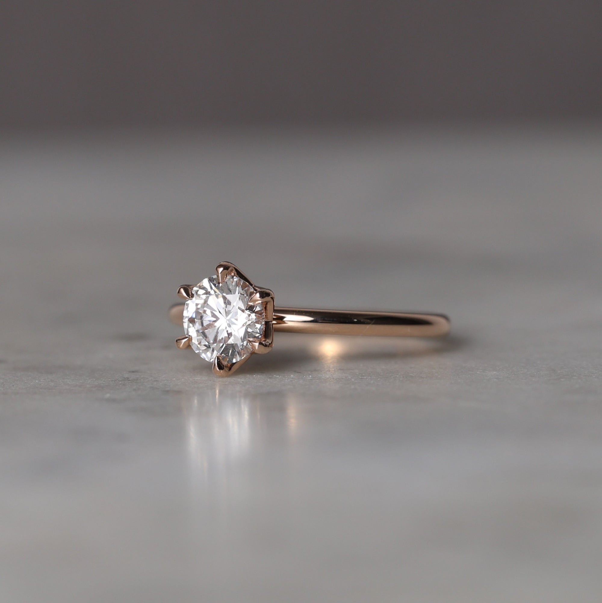 ROUND WHITE DIAMOND / LOTUS SOLITAIRE II