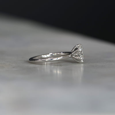 ROUND CUT LAB DIAMOND / SOLITAIRE RING iV