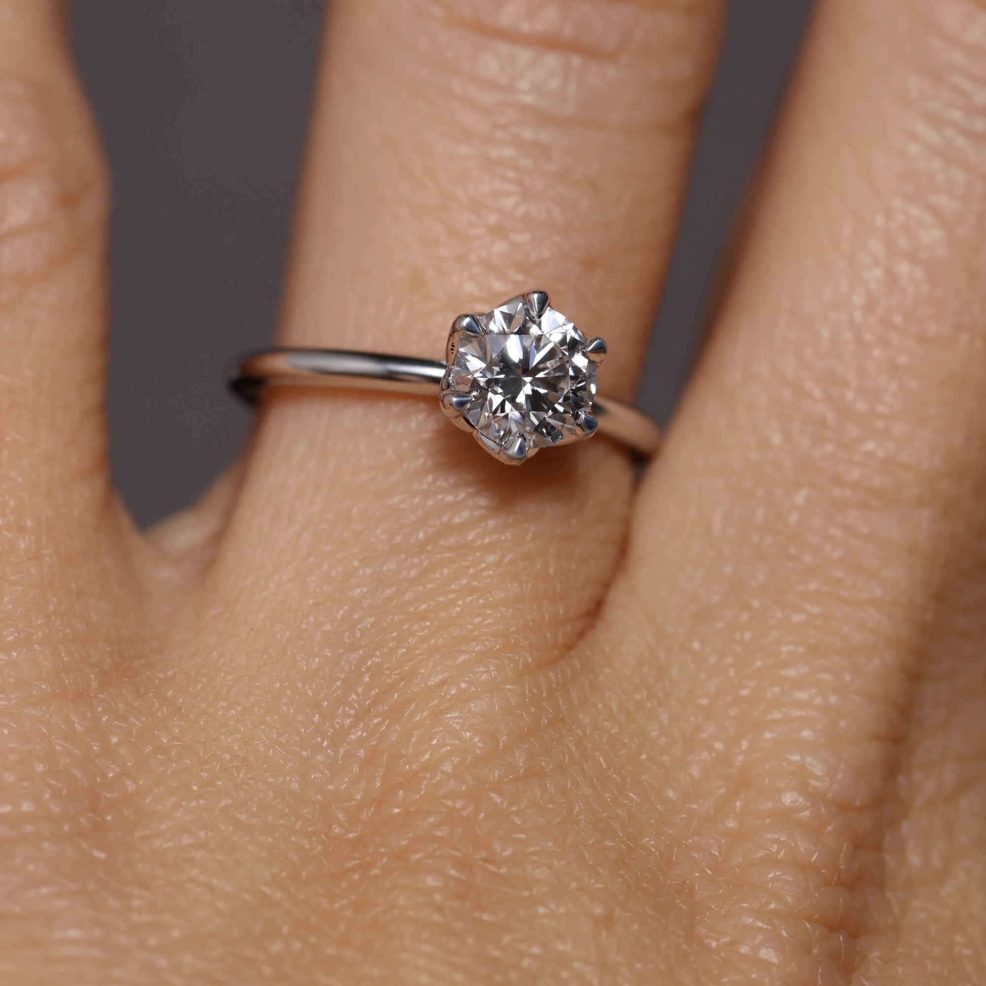 WHITE DIAMOND / LOTUS SOLITAIRE II