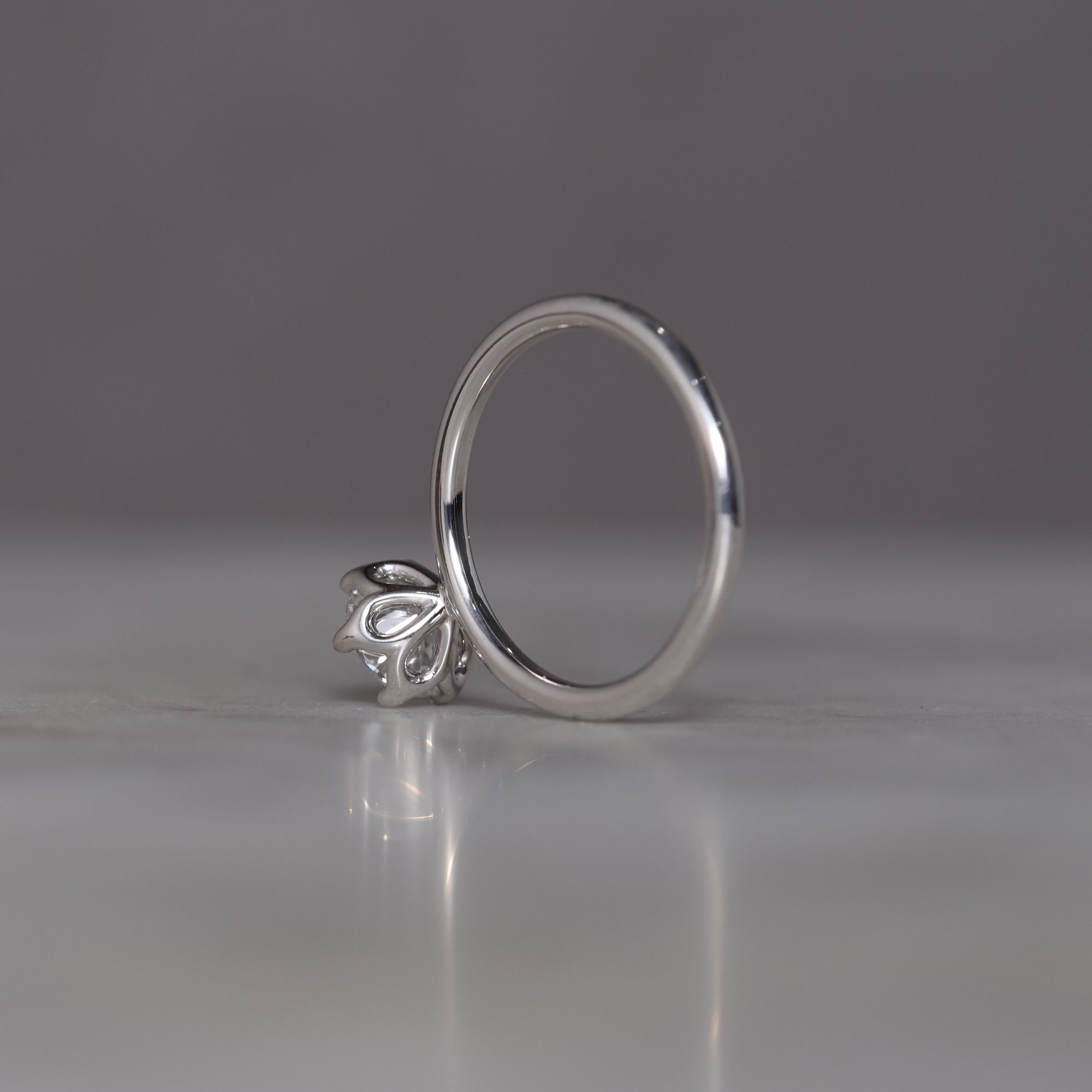 WHITE DIAMOND / LOTUS SOLITAIRE II